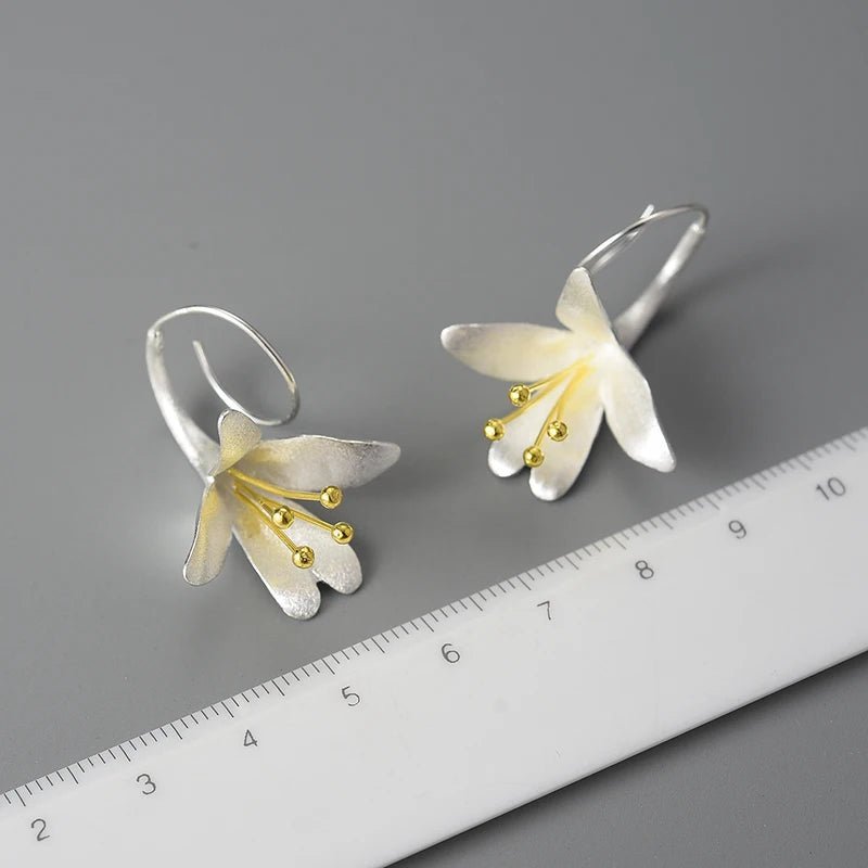 Minimalist Flower Dangle Earrings