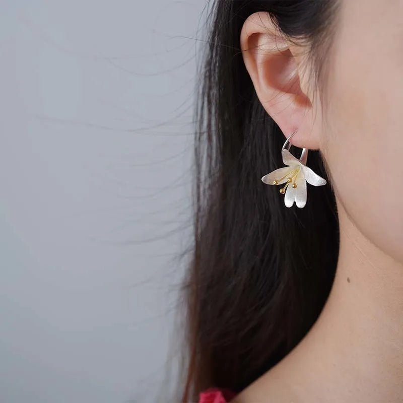 Minimalist Flower Dangle Earrings