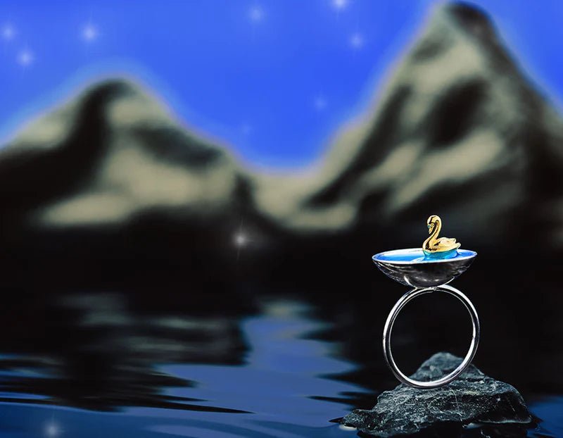 Swan in the Sea Ring